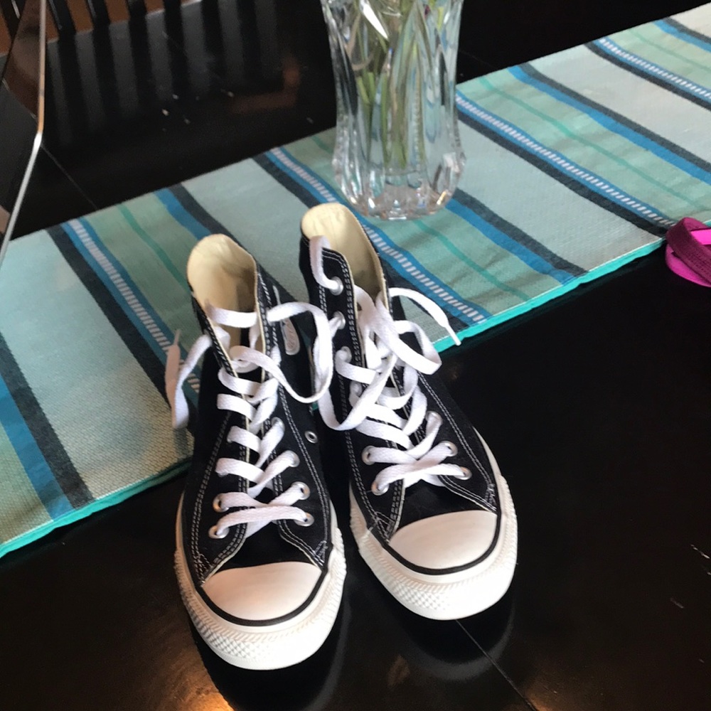 Black high top Converse tennis shoes women’s 7